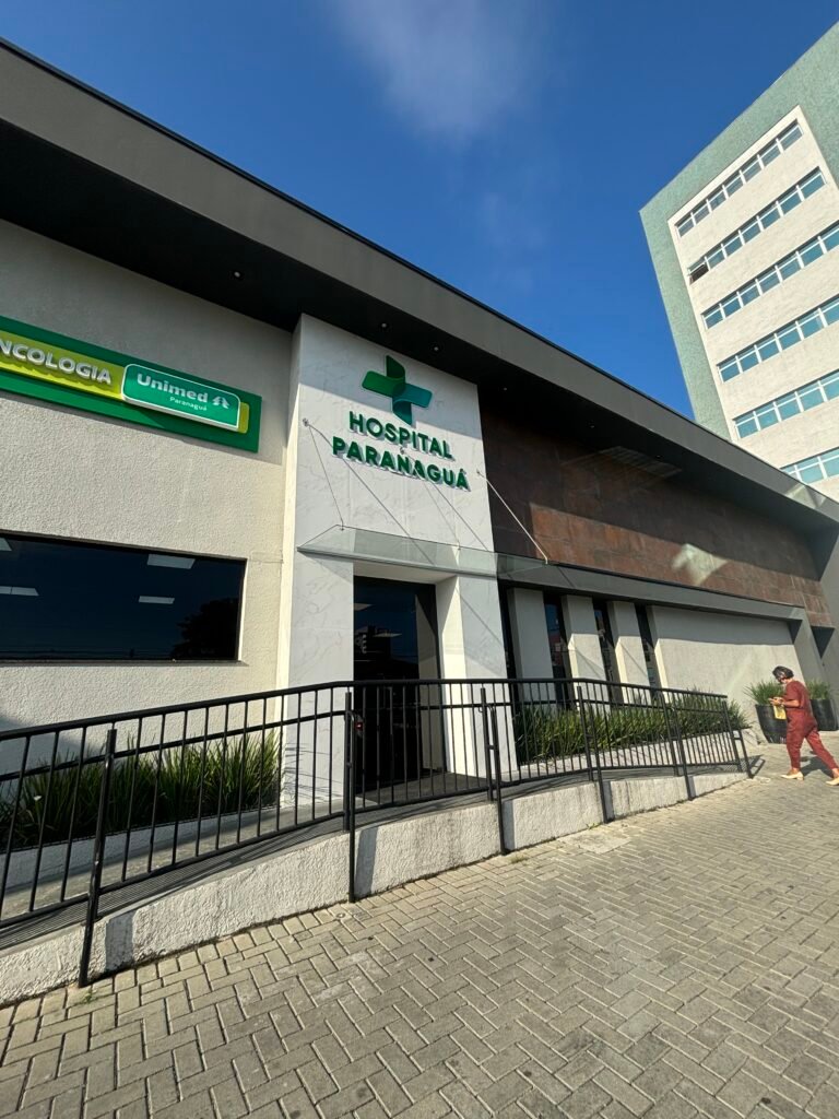 Foto da fachada do Hospital Paranaguá